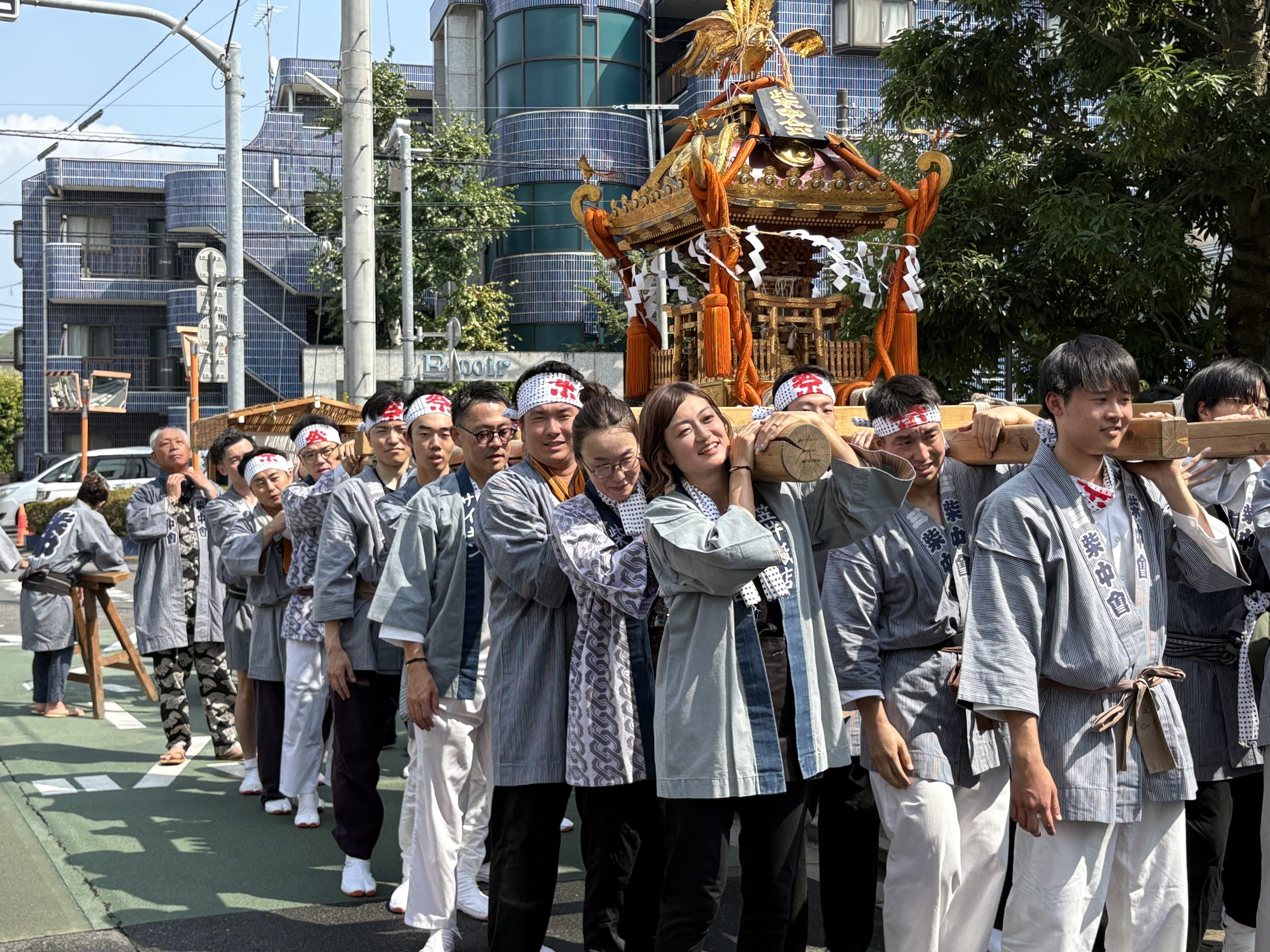 【立川市】立川南口が熱気と活気に溢れる「諏訪神社例大祭」で神輿を担ぎました！